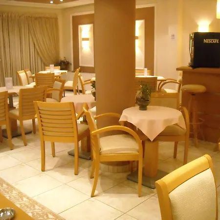 Iris Hotel 2*